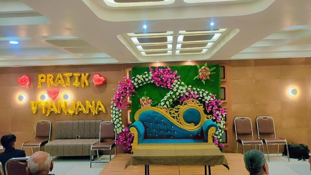 Hotel Caravan Unjha ภายนอก รูปภาพ